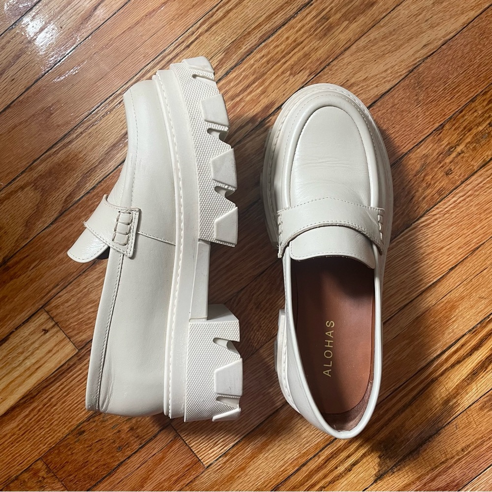 Cream leather platform Alohas, size 38 — LIKE NEW